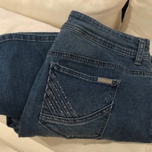 Chico’s So Slimming embellished Stretch great fitting pieced crop betty Jeans